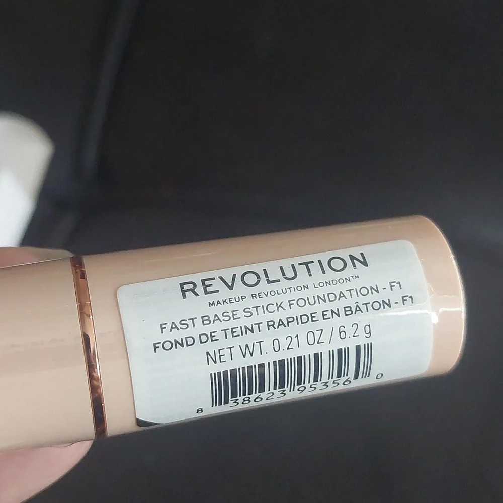 New makeup revolution foundation stick‎ F1
